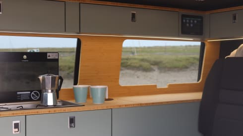 Samphire – 2023 Volkswagen T6.1 Manual