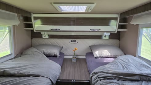 Exclusive 4-seater Integrated – McLouis Carat 873G (2024)