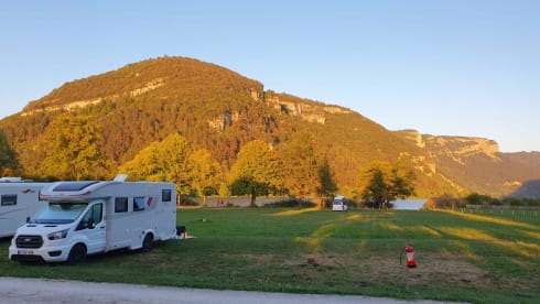 Loft On Wheels 5.0 – Recent automatic camper for 4 people