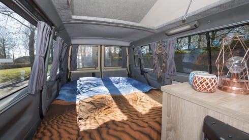 Desert - Cozy and robust VW T4 multivan with lifting roof