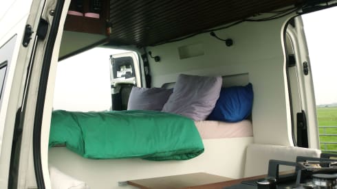 Bobbie – Colorful off grid crafter