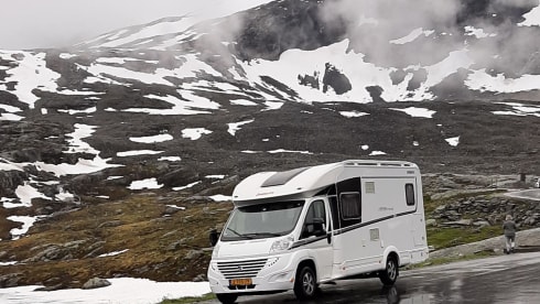 With a good feeling on holiday with this complete Dethleff Camper