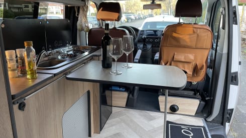 Charlie – 4p Volkswagen bus from 2013