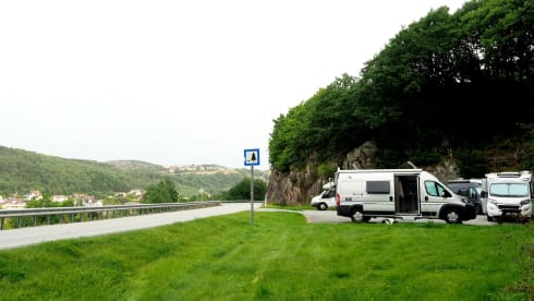 2 p. bus camper with longitudinal beds (AmorA 2017)