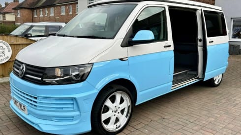 Road surfer – 4 berth Volkswagen campervan from 2017