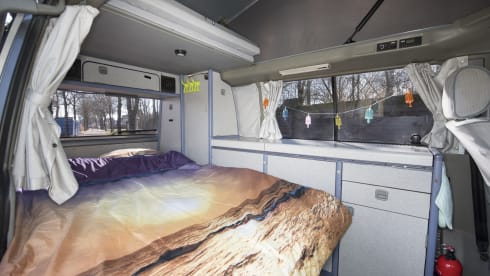 Sunset - VW T4 California with sleeping roof; vending machine