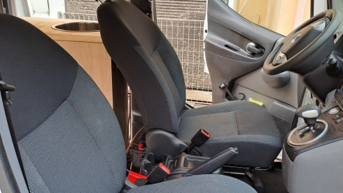 Alex – Indipendent: cheap for cost, city and nature