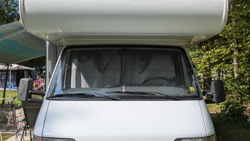Carel – Alcove Camper 4 person fixed beds