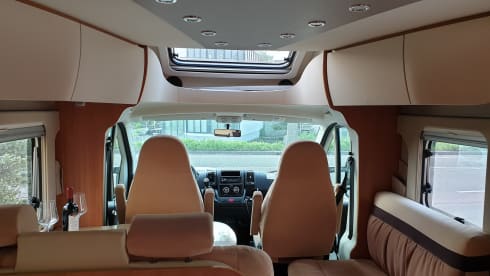 Golden Dream – Luxurious, bright, spacious, 4 pp Burstner camper