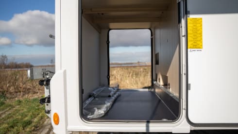 Bijna nieuwe Sunliving camper 2024 – 5p Sun Living semi-integrated uit 2024
