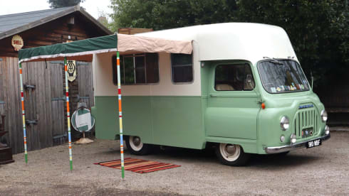 Moggie – 1963 Morris J2 Vintage 4 berth Campervan