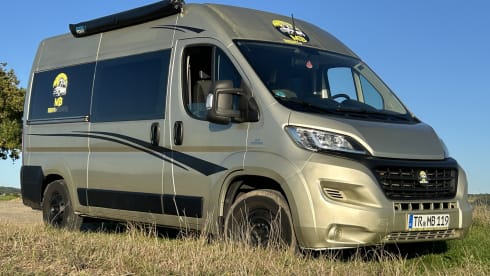 FOUR PEOPLE – Camper with two sleeping cabins for four people. 25% discount available.