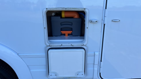 Luxurious & Compact 6-person camper with bunk beds