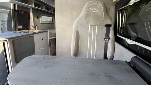 Pössl 600 – New Pössl campervan with length beds