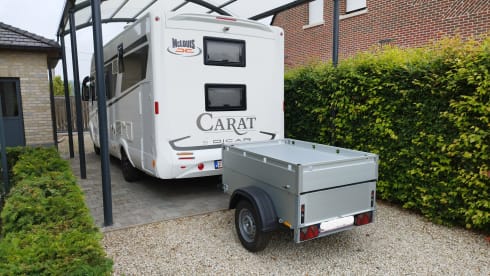 Luxurious family camper with a great sense of space and great travel comfort