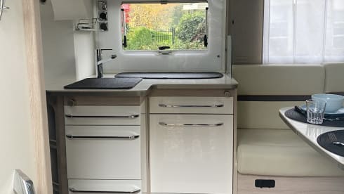 Verhuurmaatjes – 4p Rapido semi-integrated uit 2018