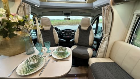 5 person camper| Roller team | Full extras | XL Garage