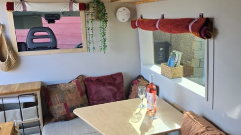 Herdy 🐑 – ✨ Luxuriöser Campervan mit 2 Schlafplätzen – nur für Erwachsene | Autarkie-fähig | Hundefreundlich ✨