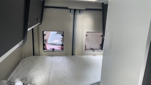 Camping-car 2 personnes (2024) McLouis Menfys Discovery Van 1