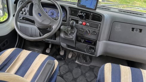 Dethleffs  β 4p Dethleffs semi-integrated from 2001