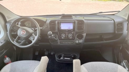 Travel Angel – Fiat carado A 464 - für 6 Personen mit viel Stauraum