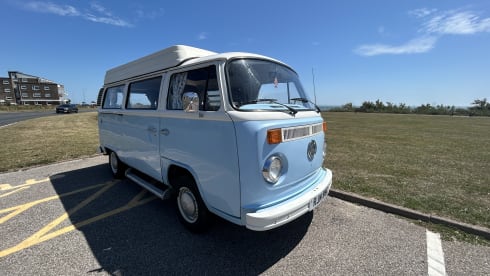 Betsy –  Classic VW Bay campervan Betsy 