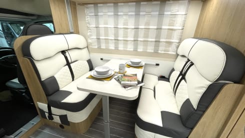 Phoenix – Luxury 4-6 Berth Roller Team Auto-Roller 747 AUTOMATIC - Fully Insured