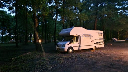 Hymer Carado A366 – Lovely spacious family camper! 