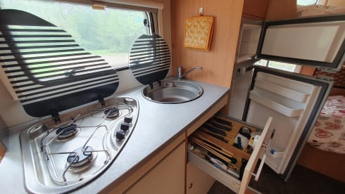 Lucky – Spacious and complete camper (7p-2012-euro5)
