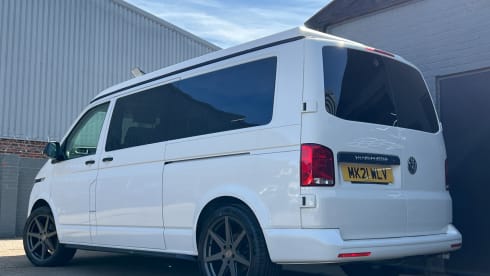 YETI – Ice white Long wheel base VW T6.1 2021 4 birth luxury camper 