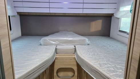 L199VP – Chausson 777GA Automatic Titanium VIP very luxurious, km free