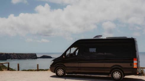 Roxy June – 2p Mercedes-Benz bus from 2011