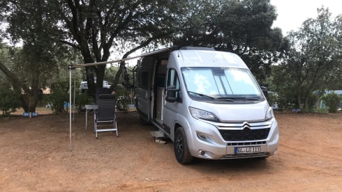 Luna de Plata – Fully equipped, state-of-the-art box van