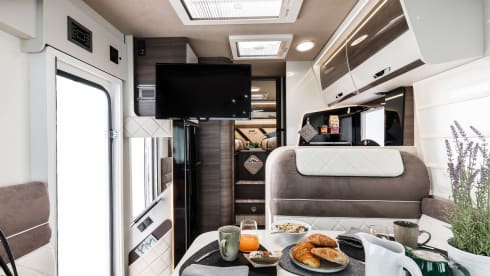 New Integral Camper / Automatic / 160 HP