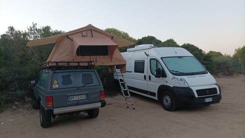 Fulvio Cherokee XJ – Roof tent 2 posti + 3 su Jeep Cherokee XJ 4x4