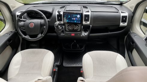 Flip – Etrusco T7400QB - elegant and well equipped