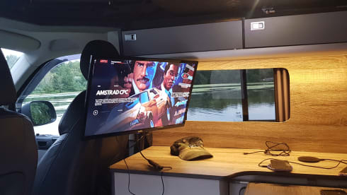 Gracie Skywalker  – Fully off grid adventure wagon!