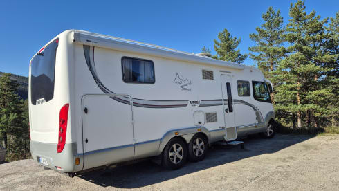 Lexi – Very nice and luxurious complete large camper
