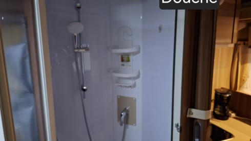 Ons prachtige huisje op wielen – 2-4 person McLouis semi-integrated camper