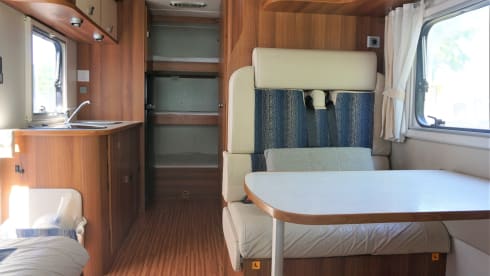 Rimor Katamarano 9 | Alcove | 2013 | 7 places | 3 bunk bed