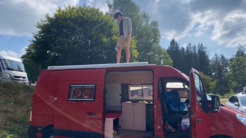 Off-grid campervan met twijfelaar stapelbed!