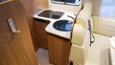 Carado Half Integral, Queen Bed, Lift Bed!!