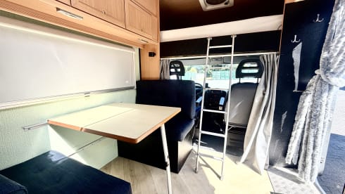 Invalide camper  – Zorgeloos op vakantie – rolstoeltoegankelijke camper met lift
