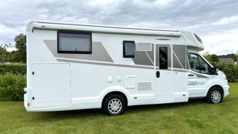 Xplore Muiden – Brand New Luxury Ford McLouis 473! Automatic, 5p, large garage!