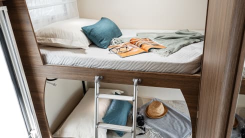 ITA CAMPER – New Overcab Camper - 6 Seats