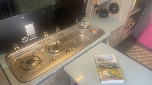 Rainbow Magnus – 4 berth Mercedes-Benz campervan from 2009