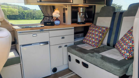 Leo – Toyota Alphard Hybrid Automatic Campervan 