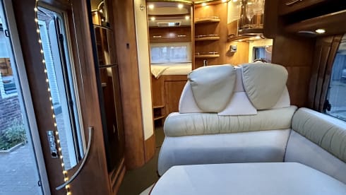 Reispaleis – Comfortable and stylish integrated 4p Carthago Chic C-Line II