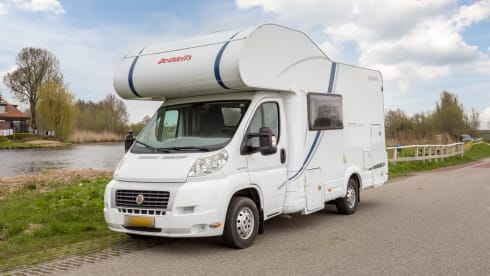 Dethleffs Advantage  – 4 person camper with bunk beds and air conditioning from 2011
