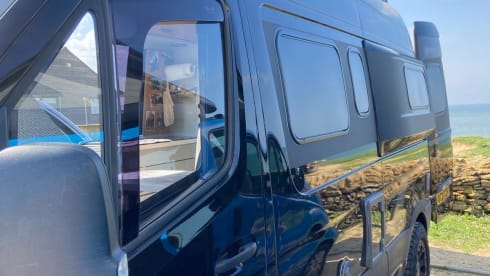 Batvan – Grote luxe Hymer-camper met 5 slaapplaatsen uit 2021